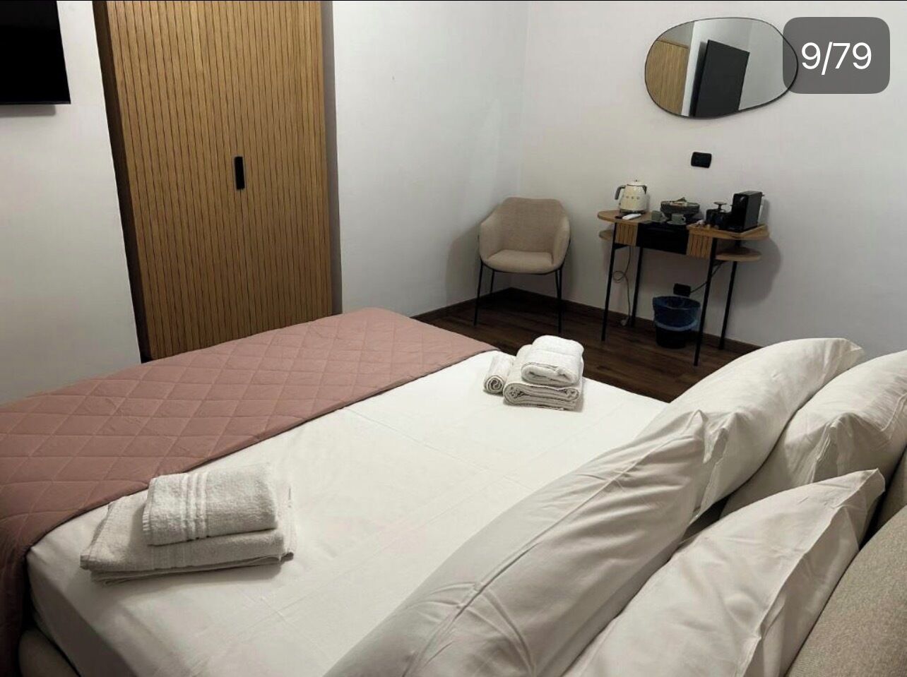 Habitación doble superior, vista al jardín | Caja de seguridad en la habitación y escritorio 