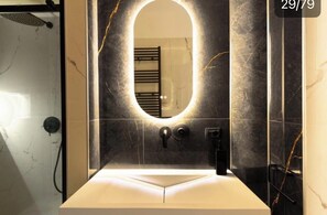 Superior Double Room, Garden View | Bathroom | Shower, free toiletries, hair dryer, towels - Vatican Design Suites (Rome)