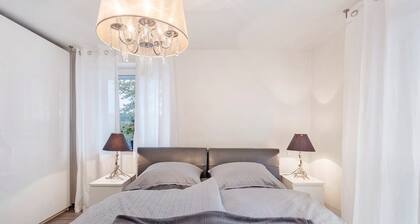 Apartment 'Helga's Horizon' with Private Terrace, Wi-Fi and Hot Tub