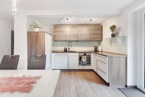 Private kitchen - Apartment 'Helga's Horizon' with Private Terrace, Wi-Fi & Hot Tub (Rottweil)