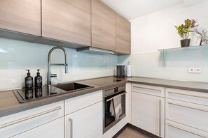 Kühlschrank, Ofen, Herdplatte, Geschirrspüler