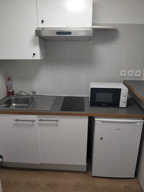Private kitchen - Apartment T1 - city center - Francois Verdier 01 (Toulouse)