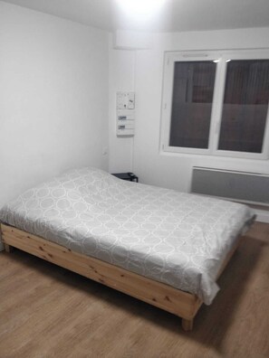 1 bedroom, bed sheets - Apartment T1 - city center - Francois Verdier 01 (Toulouse)