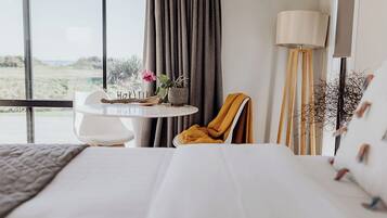 2 室のベッドルーム、アイロン / アイロン台、WiFi (無料)、ベッドシーツ