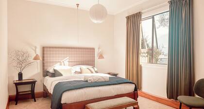 This house is a 2 bedroom(s), 1 bathrooms, located in Hokitika, West Coast.