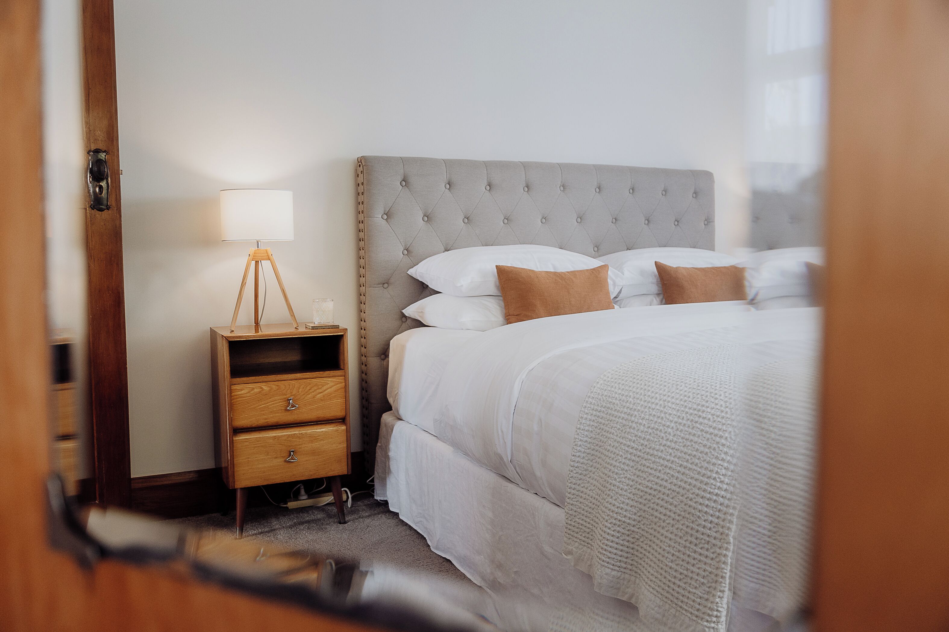 2 bedrooms, desk, iron/ironing board, WiFi