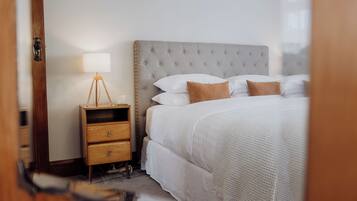 2 bedrooms, desk, iron/ironing board, WiFi