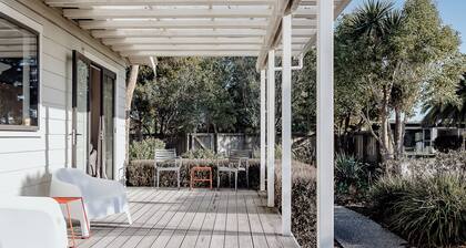 This house is a 2 bedroom(s), 1 bathrooms, located in Hokitika, West Coast.