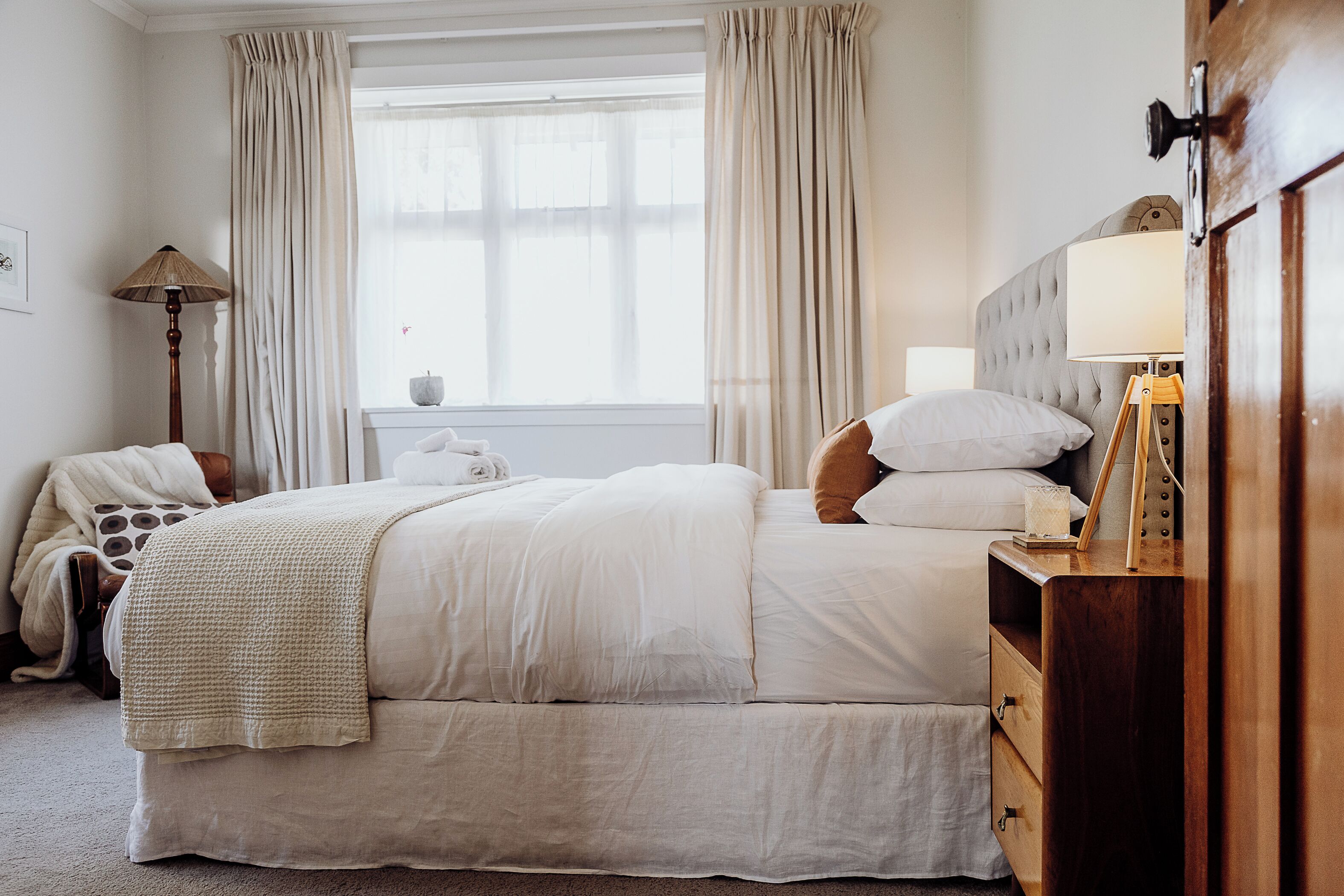 2 bedrooms, desk, iron/ironing board, WiFi