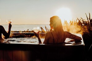 Spa - Where the majestic Southern Alps meet the wild West Coast, Drifting Sands offers something truly extraordinary, a rare ocean-to-alps escape that captures the raw beauty of New Zealand's untamed coastline.<br><br>The Upper Deck, now welcomes 12 guests (Hokitika)