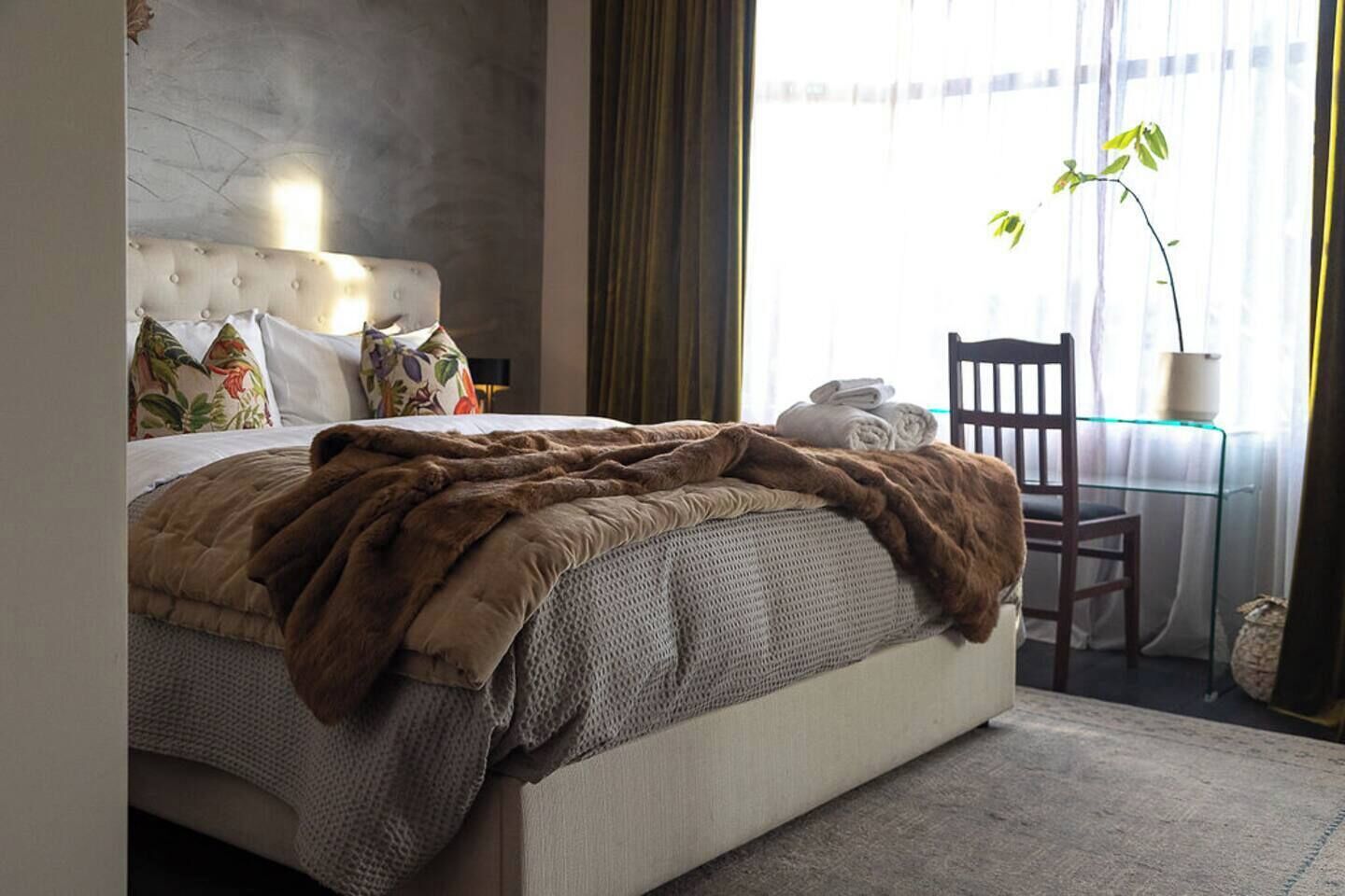 Desk, iron/ironing board, free WiFi, bed sheets