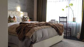 Desk, iron/ironing board, free WiFi, bed sheets