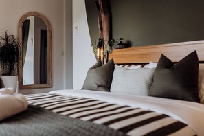 6 bedrooms, iron/ironing board, free WiFi, bed sheets