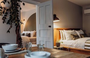 6 bedrooms, iron/ironing board, free WiFi, bed sheets