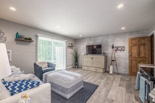 Executive Suite | Iron/ironing board, free WiFi