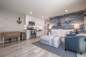 Executive Suite | Living area | TV