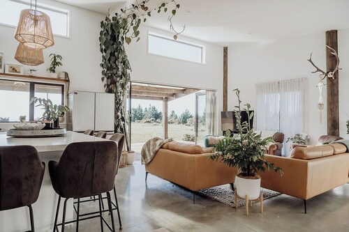 Halcyon Point - Private Hokitika Designer Retreat