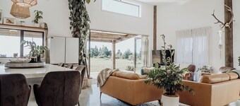 Halcyon Point - Private Hokitika Designer Retreat