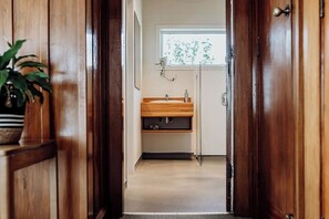 Hair dryer, towels - Beach Break - Central, Spacious Beach Bungalow (Hokitika)