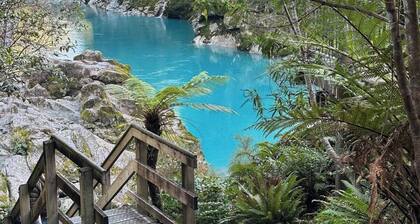 Welcome to Kawhai Cabin - a modern little hideaway tucked just minutes from the heart of Hokitika