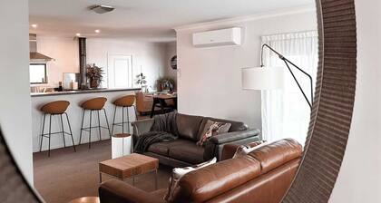 Little Luxe - Intimate, Warm & Wonderfully Styled