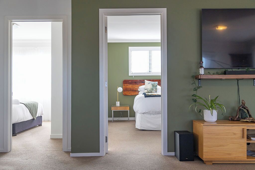 2 soverom, skrivebord, strykejern/-brett og wi-fi (inkludert)