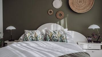 2 makuuhuonetta, työpöytä, silitysrauta/-lauta, ilmainen Wi-Fi