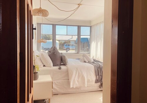 This house is a 3 bedroom(s), 1.5 bathrooms, located in Hokitika, West Coast.