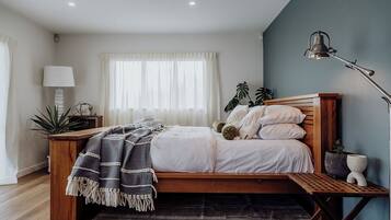 4 bedrooms, desk, iron/ironing board, free WiFi
