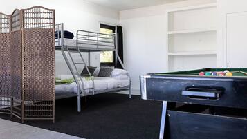 3 bedrooms, free WiFi, bed sheets