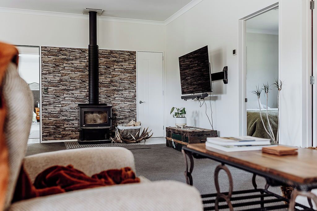 Smart-TV, Kamin, Arbeitsbereiche