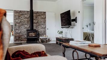 Smart-TV, Kamin, Arbeitsbereiche