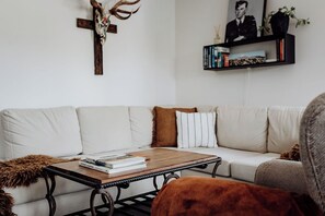 Smart TV, fireplace, offices