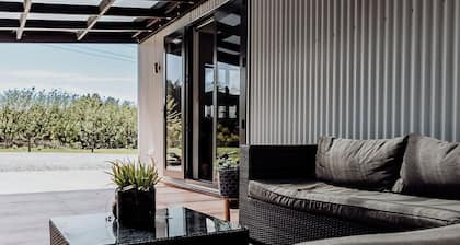 The Lilly Pad - Modern Retreat just 1 min from Hokitika