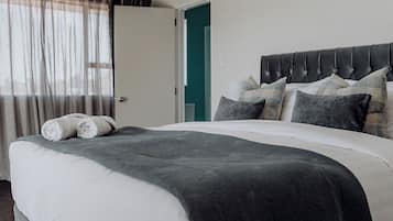 3 bedrooms, free WiFi, bed sheets