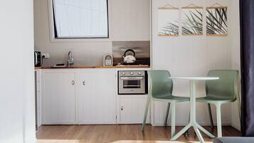 Réfrigérateur, micro-ondes, four, grille-pain