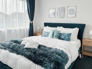 3 bedrooms, free WiFi - Two One Two - Coastal Calm Near Town & Beach (Hokitika)