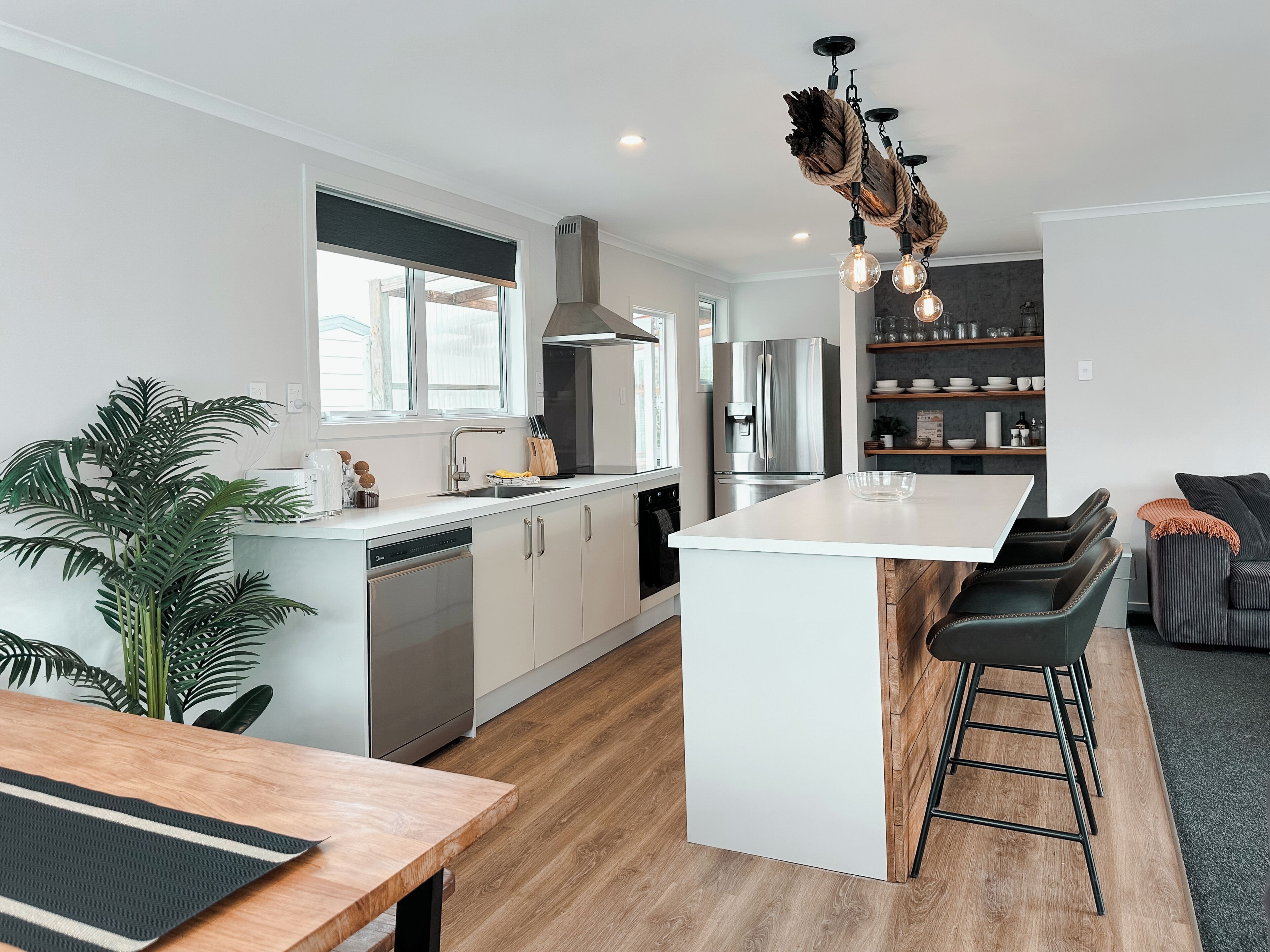 Réfrigérateur, micro-ondes, four, lave-vaisselle