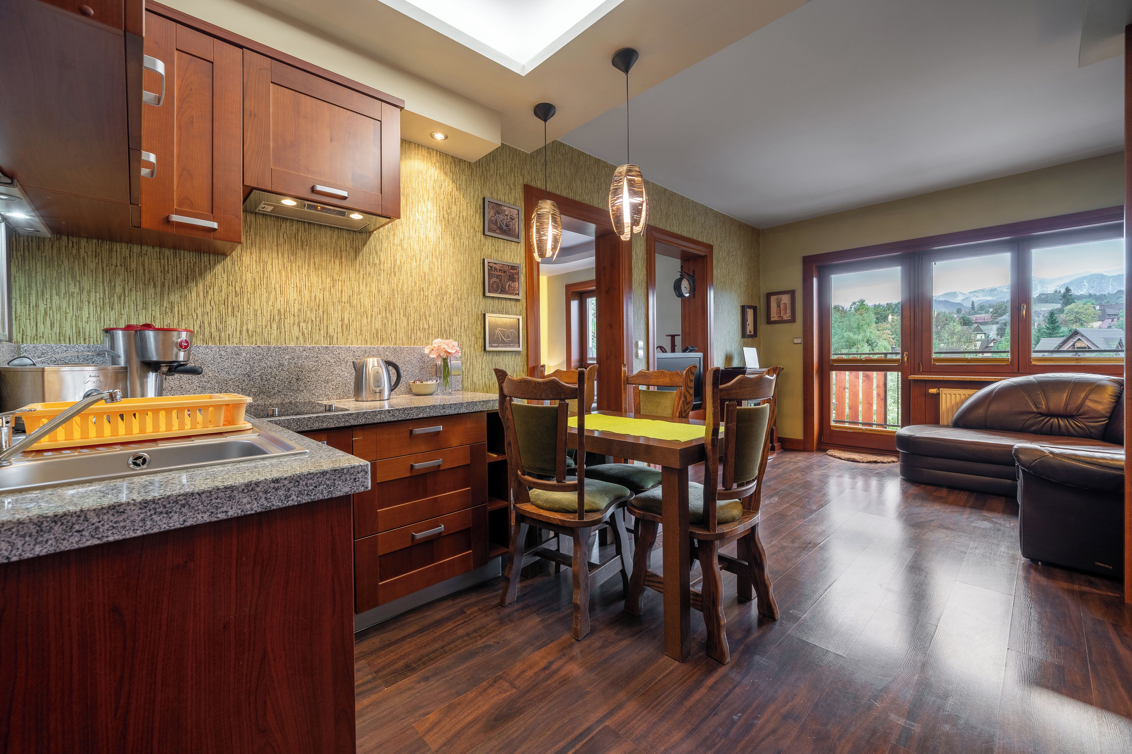 Căn hộ, ban công, quang cảnh núi | Bếp nhỏ riêng