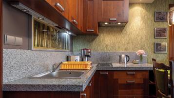Apartment, Balcony, Mountain View | Private kitchenette