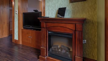 Apartment, Balcony, Mountain View | Living area