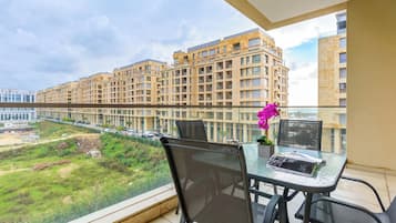 Apartament, 3 dormitoris, cuina, vistes a la ciutat | Balcó