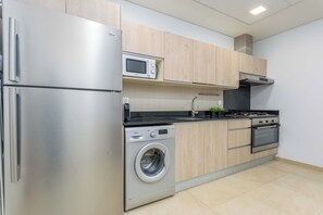 Căn hộ, 3 phòng ngủ, bếp, quang cảnh thành phố | Bếp riêng | Tủ lạnh, lò vi sóng, lò nướng, bếp nấu 