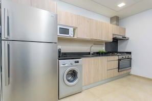 Căn hộ, 3 phòng ngủ, bếp, quang cảnh thành phố | Bếp riêng | Tủ lạnh, lò vi sóng, lò nướng, bếp nấu