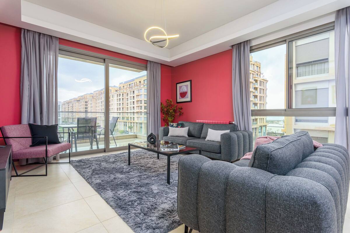 Apartment, 3 Bedrooms, Kitchen, City View | Living room | 55-inch Smart TV with cable channels, streaming services