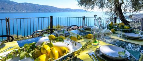 屋外ダイニングエリア