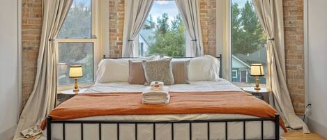 5 bedrooms, desk, iron/ironing board, travel cot