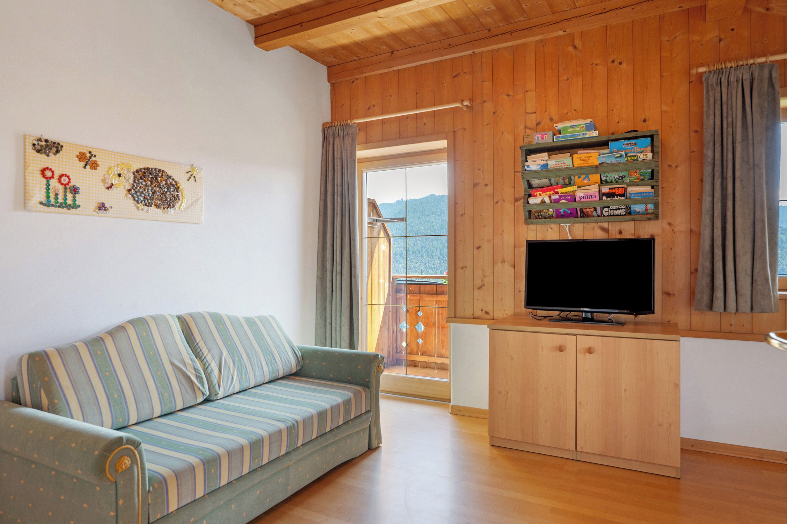 Fernseher, Tischtennisplatte