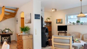 Fernseher, Kamin, DVD-Player, Stereoanlage