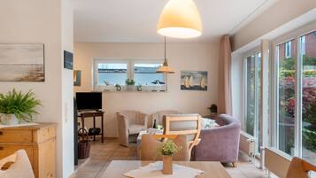 Fernseher, Kamin, DVD-Player, Stereoanlage